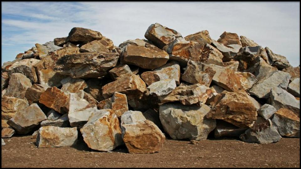 Dramatic Boulder Statement