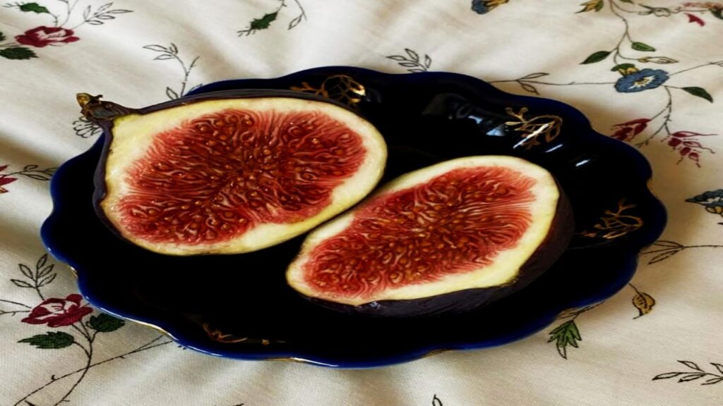 8 Delicious Fruits You Can Grow in Pots—Even on a Tiny Balcony 6 Figs