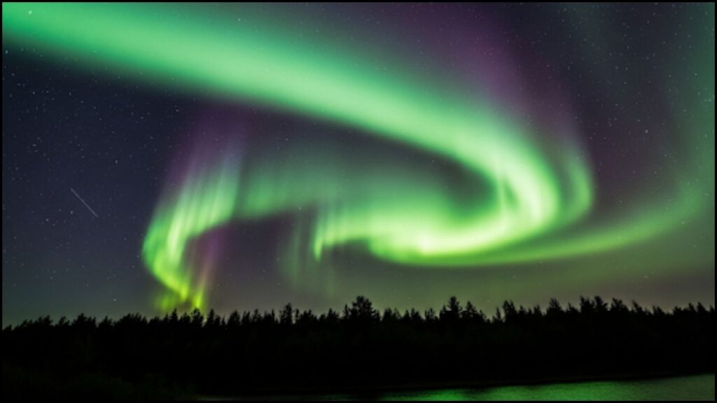 The Northern Lights Could Glow Over 7 States Tonight—Are You in One of Them? 1 Northern Lights
